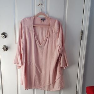 JM Collection tunic style top. Pink gauzy fabric v neck with metallic detail 2x